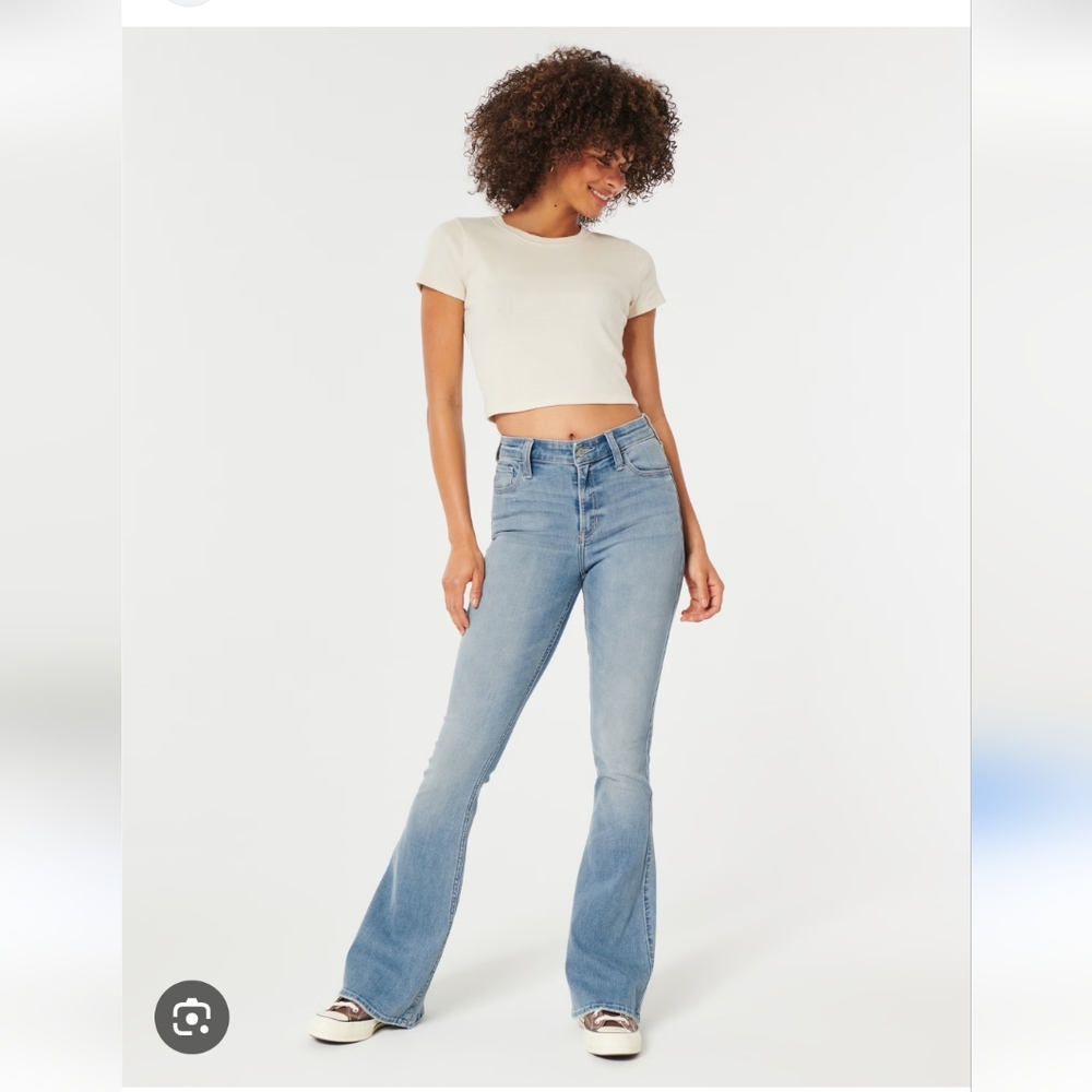 HOLLISTER Women's High-Rise Light Wash Flare Jeans. SZ 26S NWT